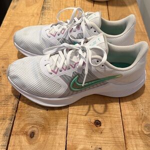 Nike White and Green Athletic Shoes with Cushioned Sole ,good condition